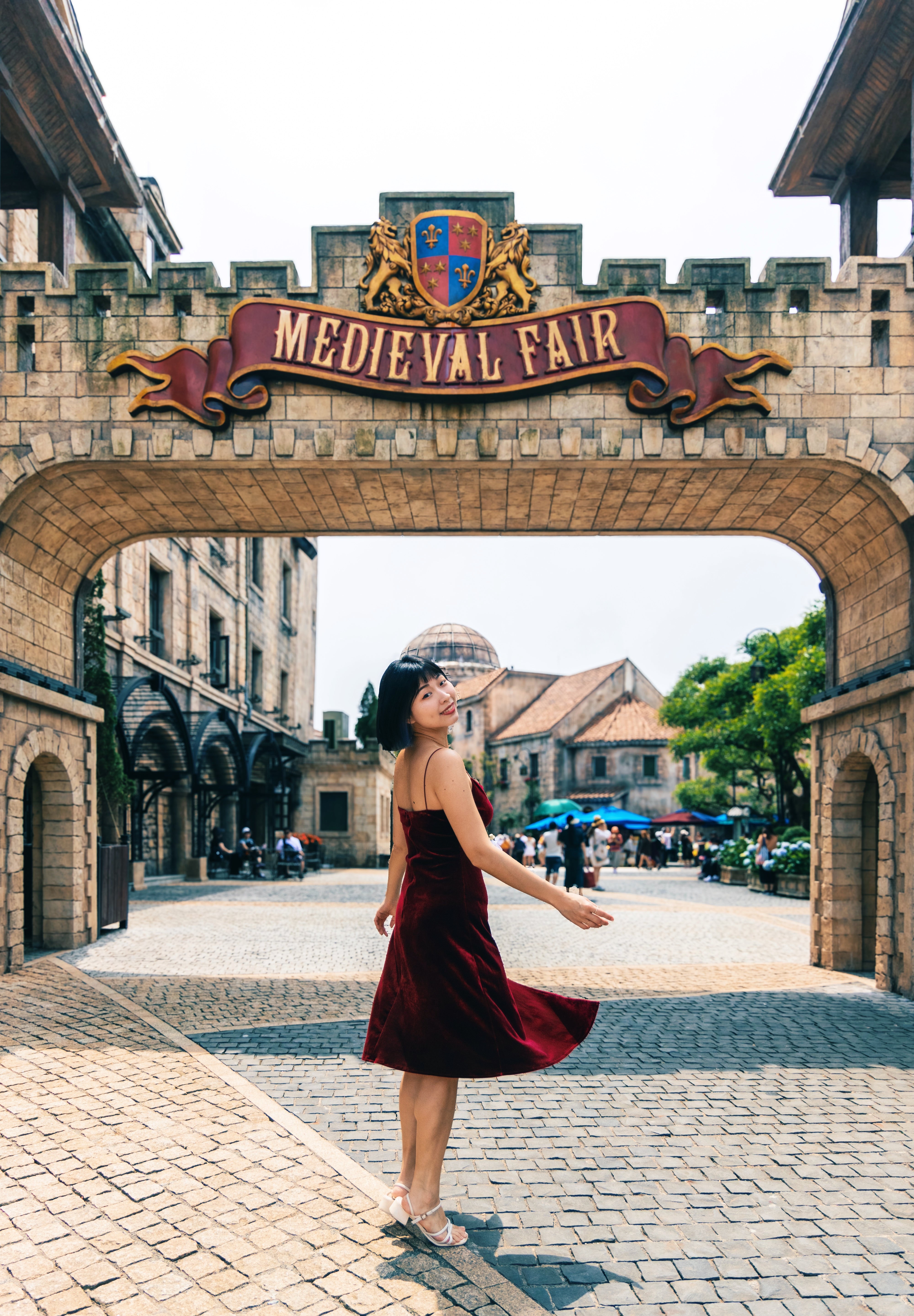 Central_Vietnam_Ba_Na_Hills_French_Village.jpg