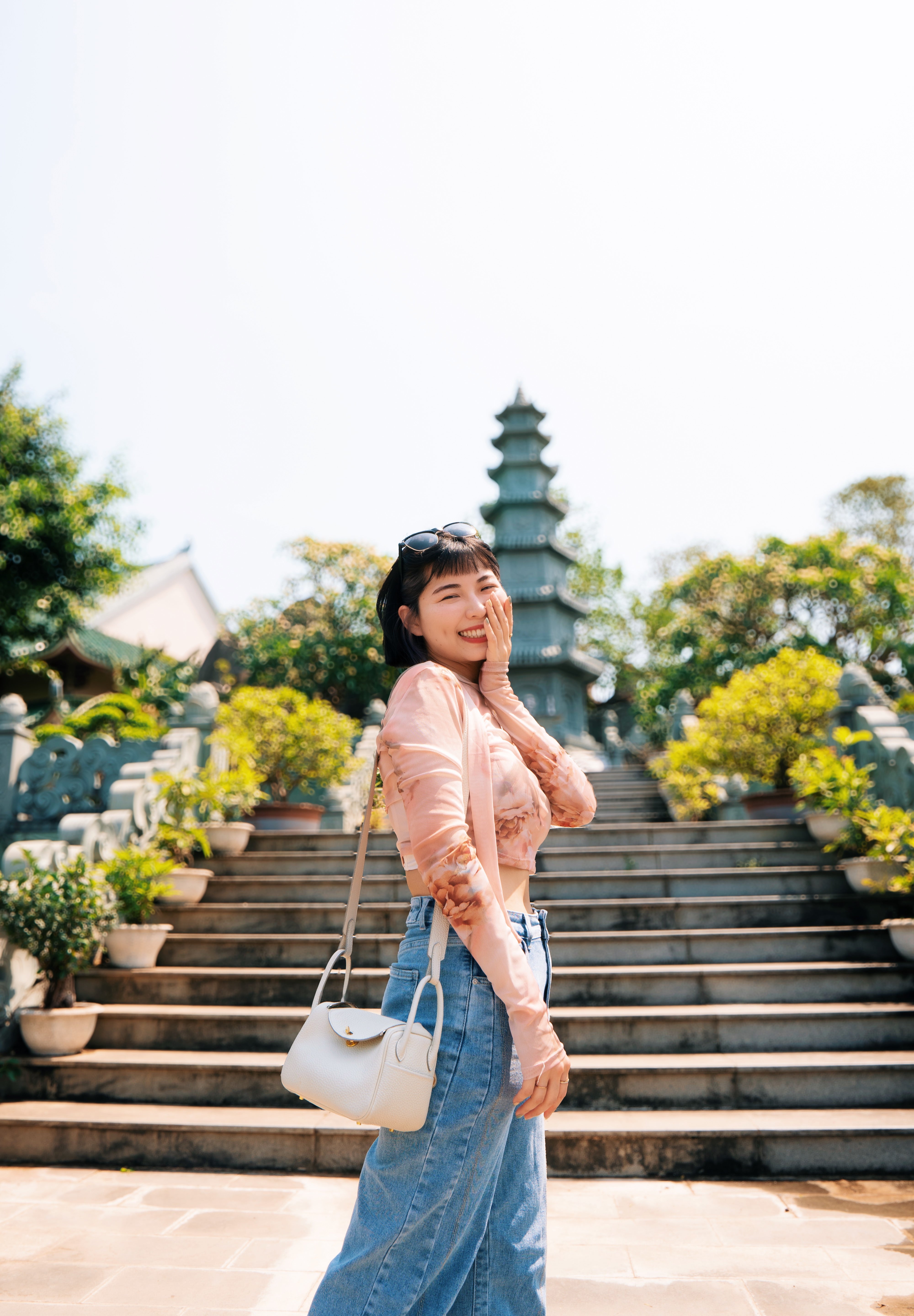 Central_Vietnam_Da_Nang_Davina_At_Temple.jpg