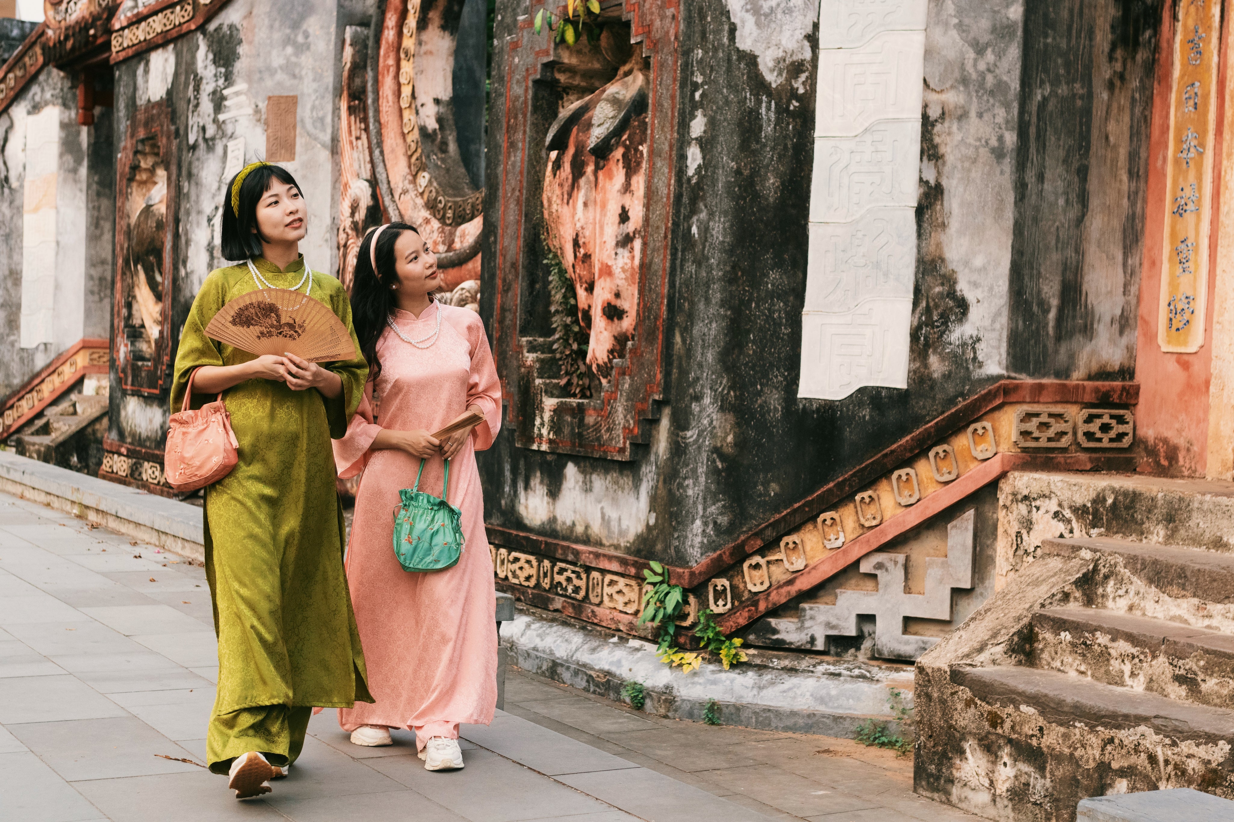 Day 4:白天會安奧黛訂製與古城徒步導覽,夜晚秋盆河游船與會安印象秀