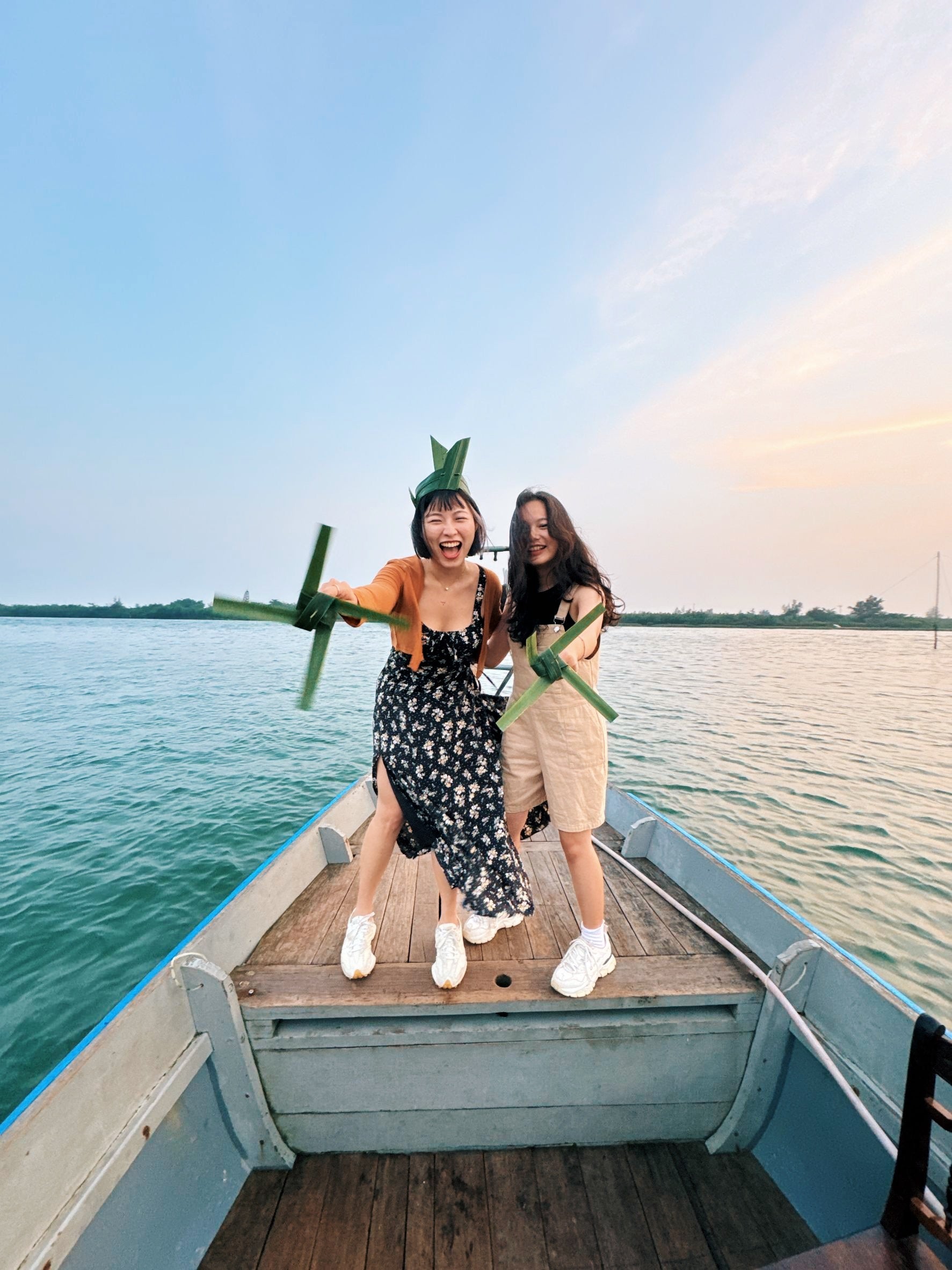Central_Vietnam_Hoi_An_Davina_and_Thao_On_Fishing_Boat.jpg
