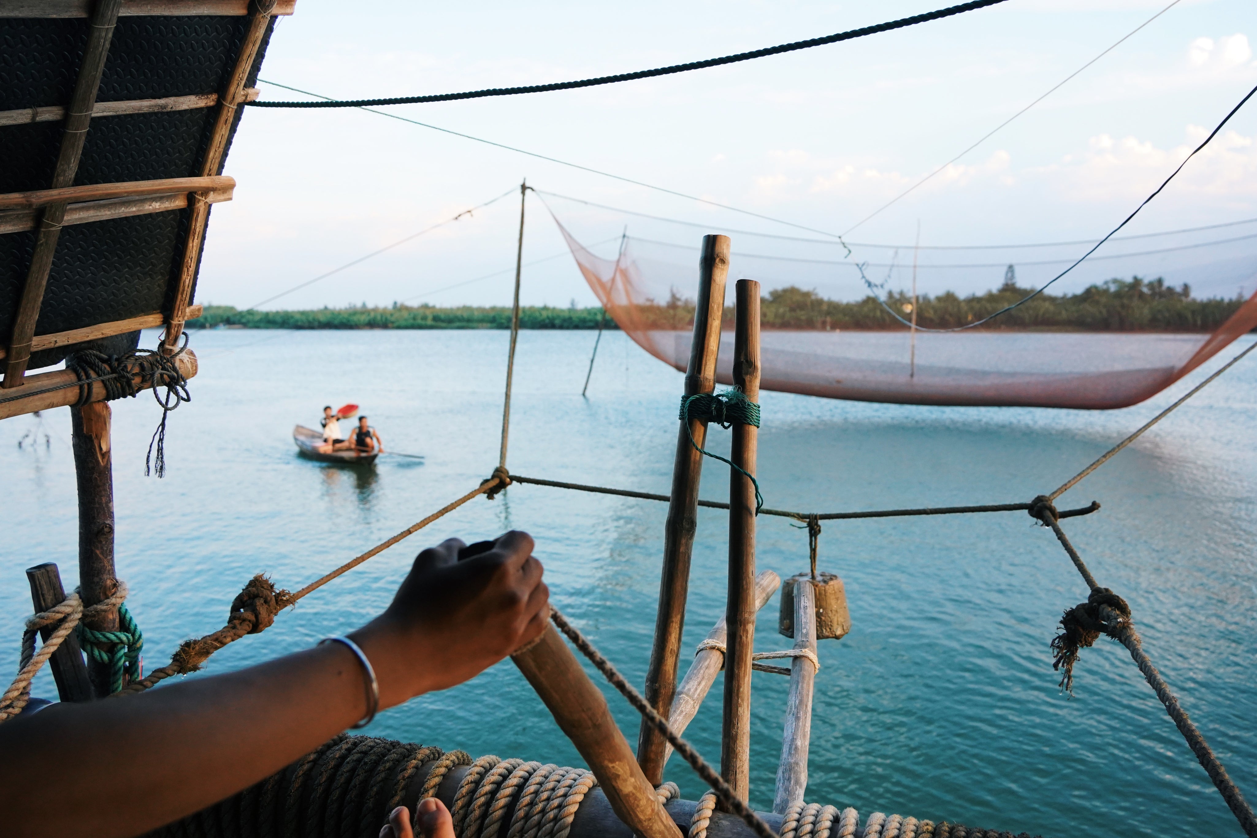 Central_Vietnam_Hoi_An_Fishing_With_Feet.jpg