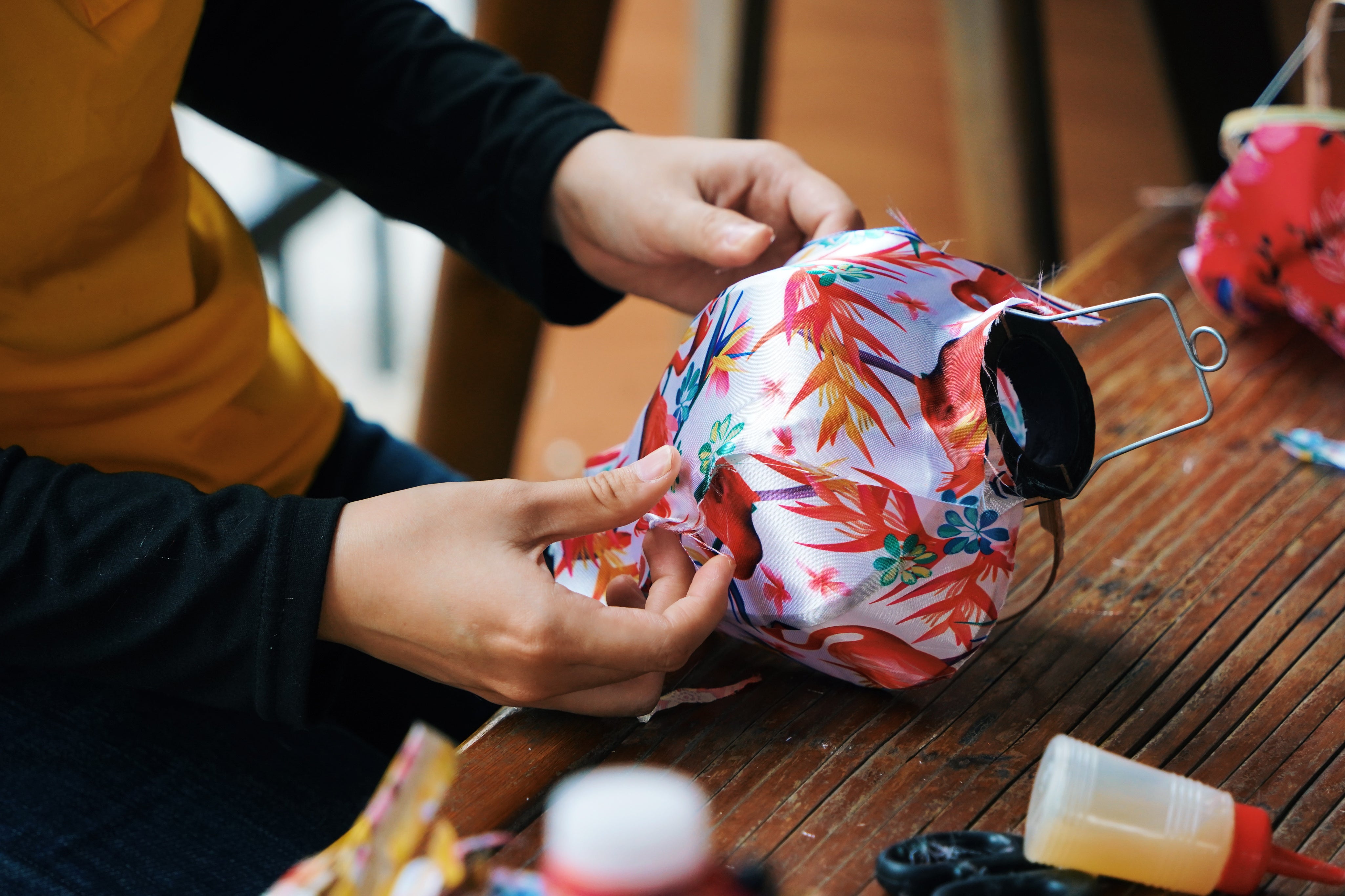Central_Vietnam_Hoi_An_Lantern_Making_Class_Closeup.jpg