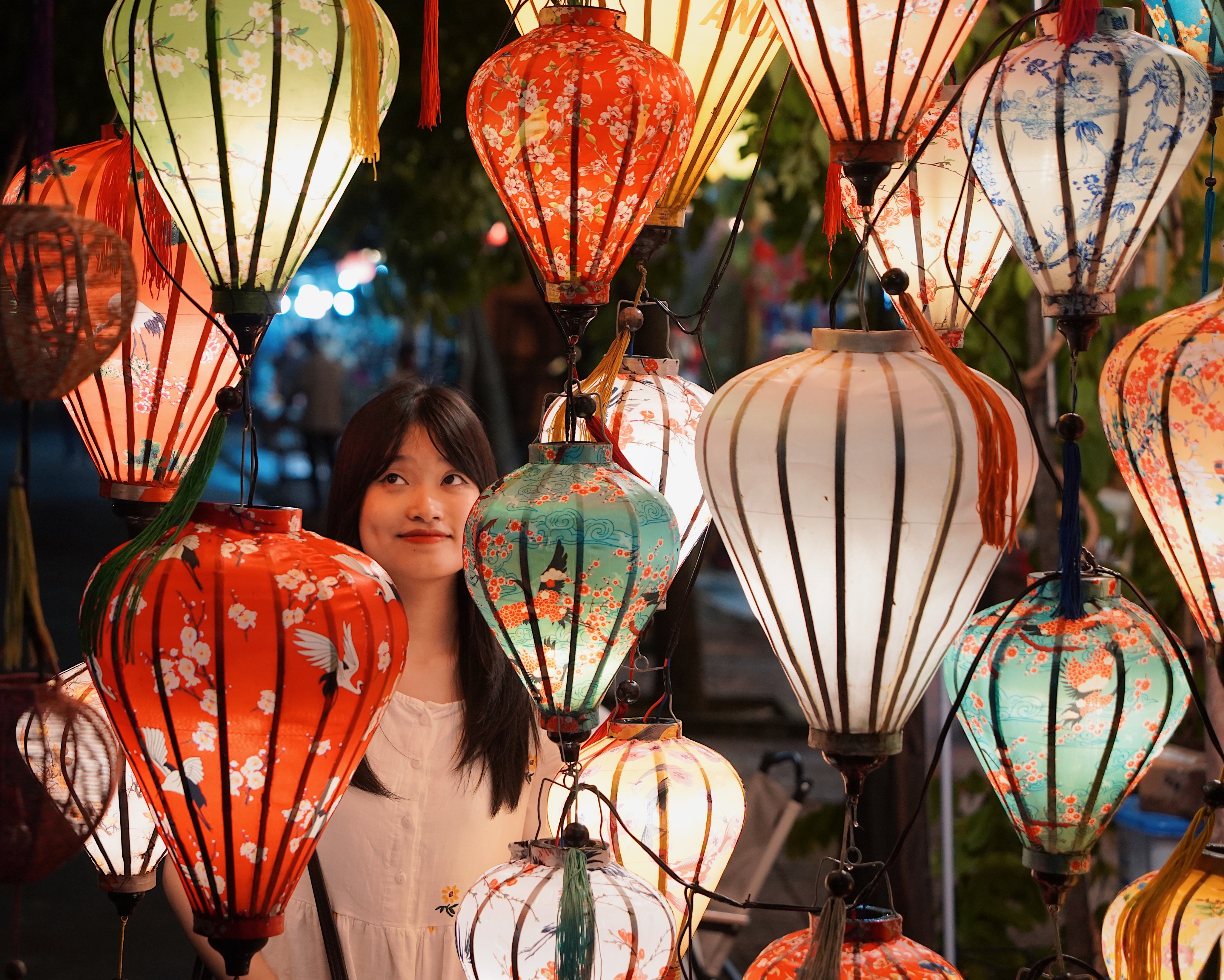 Central_Vietnam_Hoi_An_Lanterns_At_Night.jpg