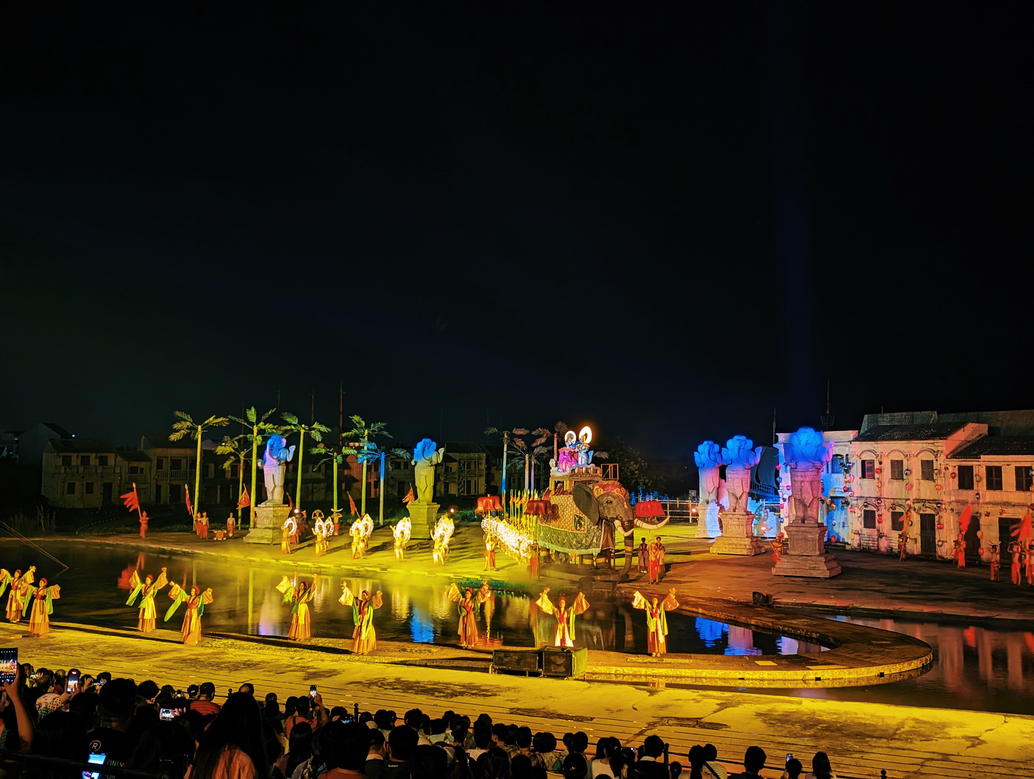 Central_Vietnam_Hoi_An_Memories_Show.jpg