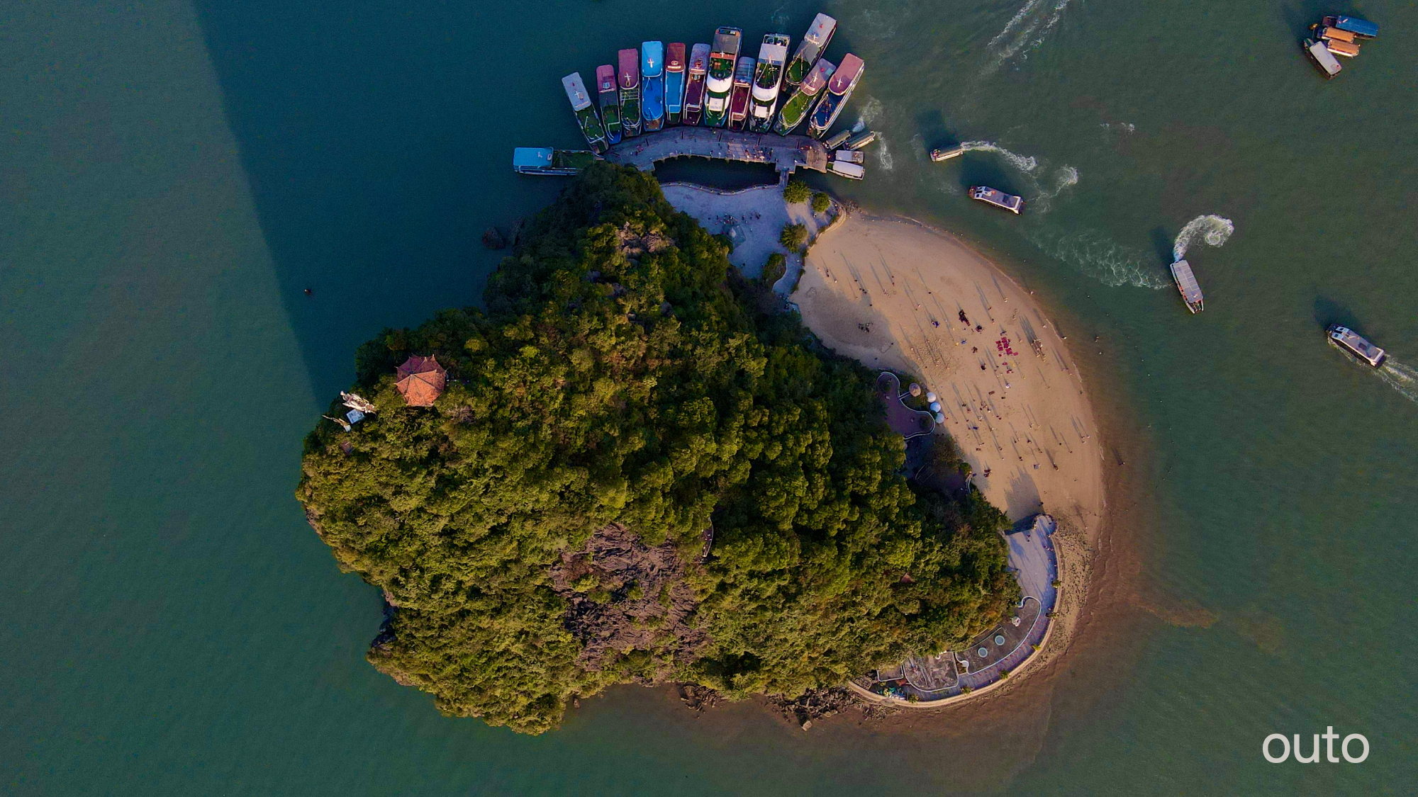 北越龍龍冒險 ft. 河內老城 & 越共皮卡陸龍灣 & 下龍灣 6 日 - 含稅簽網卡