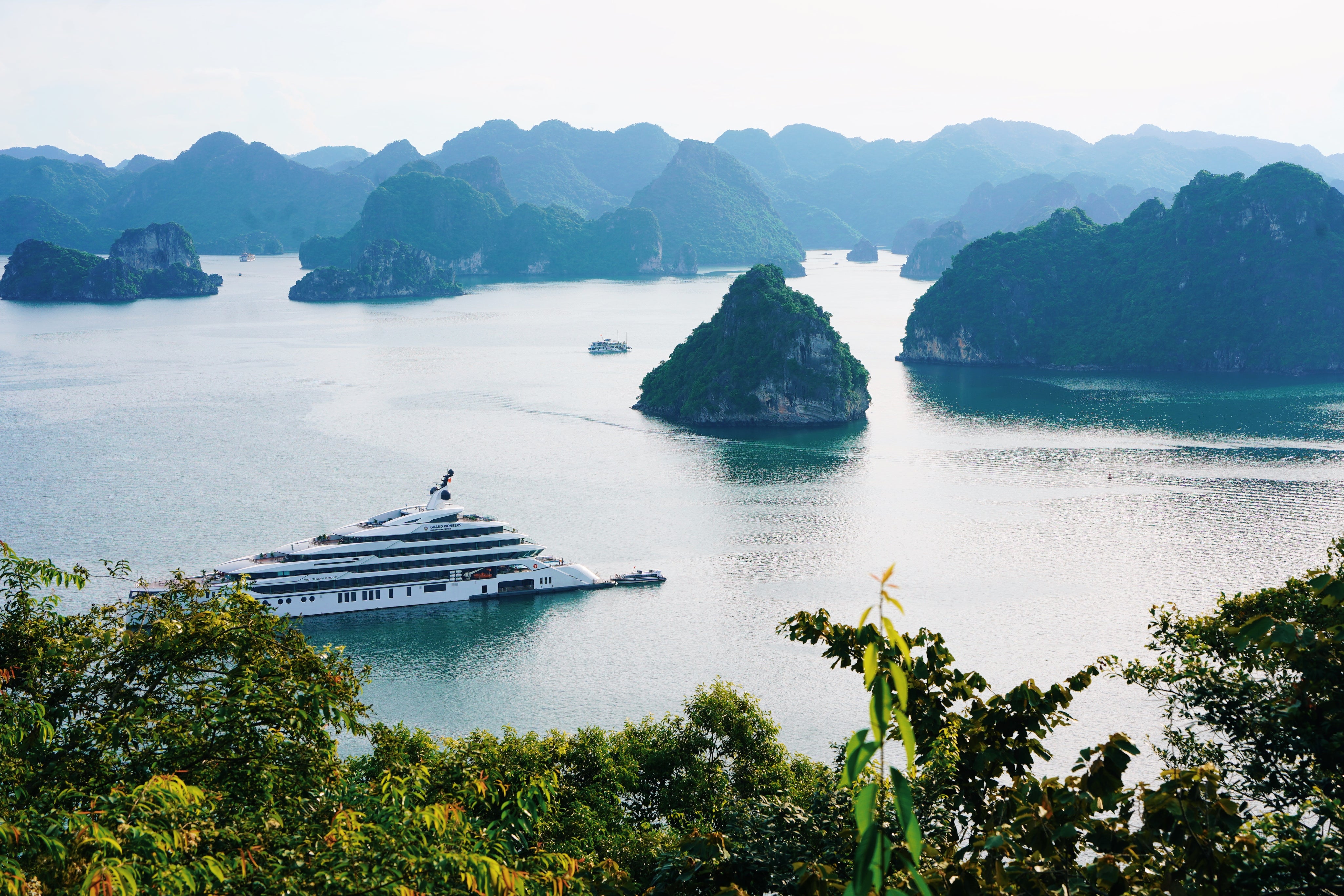 North_Vietnam_Ha_Long_Bay_Sea_Star_Cruise_View.jpg