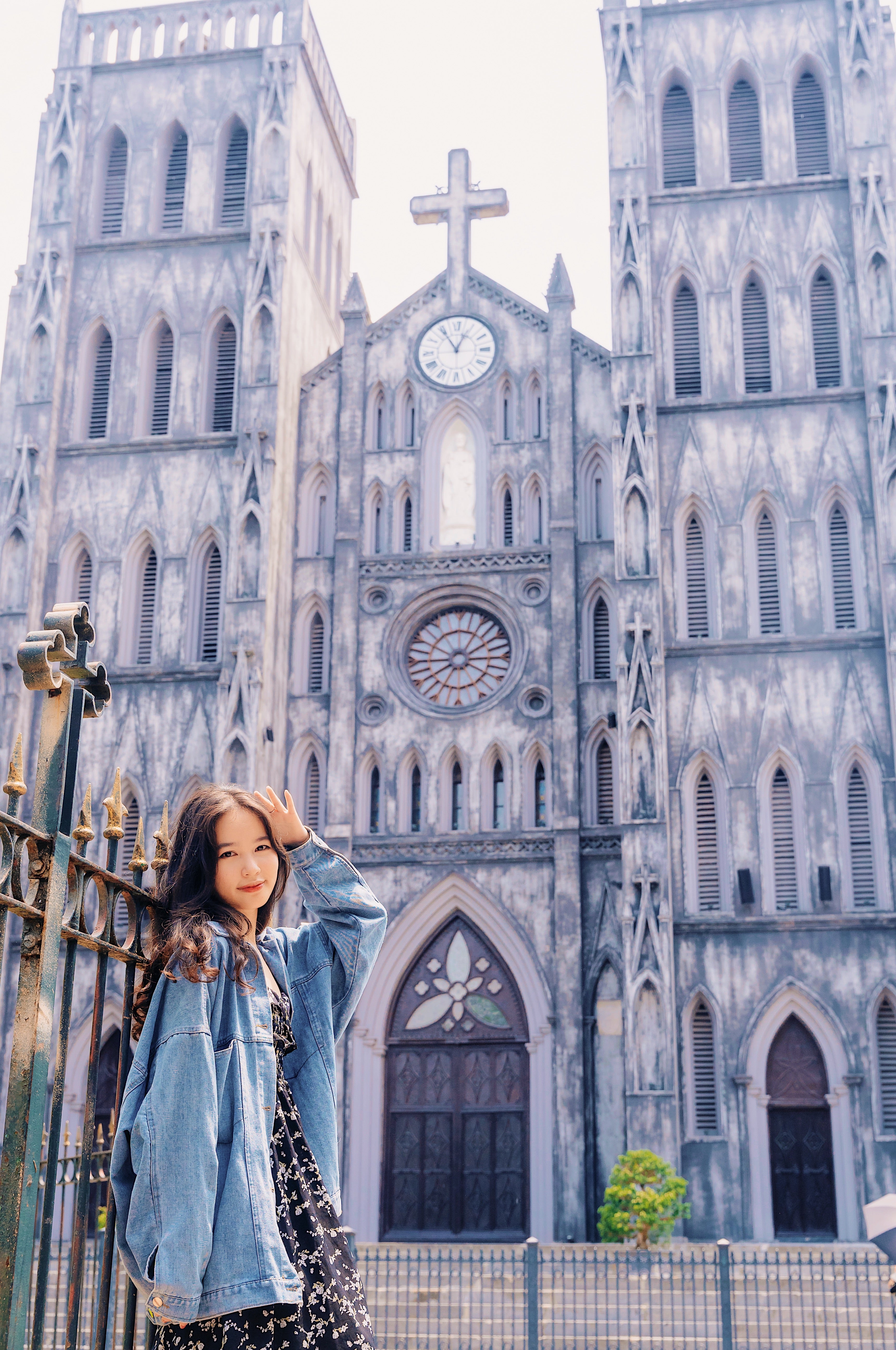 North_Vietnam_Hanoi_Thao_In_Front_Of_St_Joseph_Cathedral.jpg