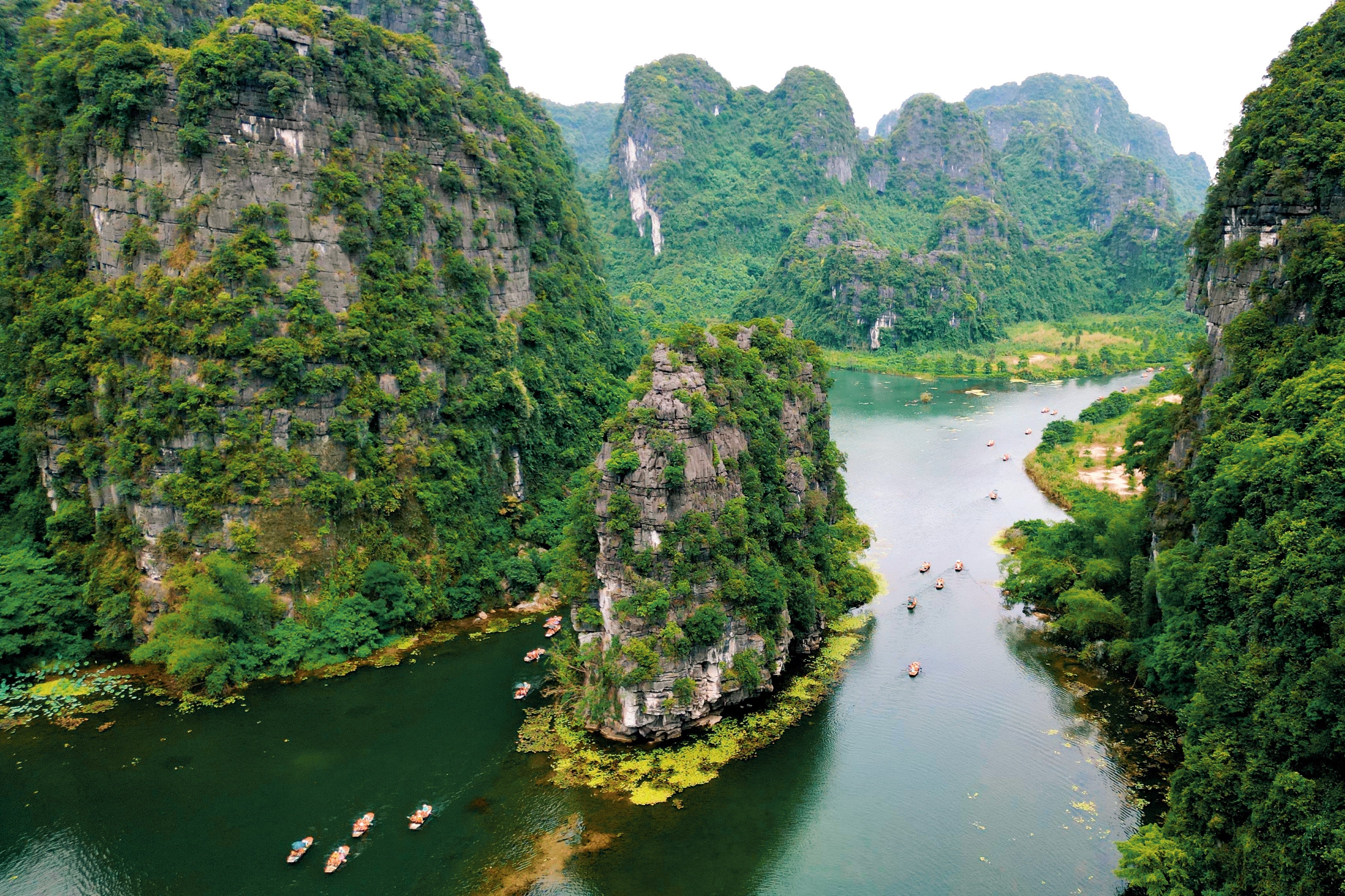 Day 3:陸龍灣專車導覽,豪華火車前往老街車站