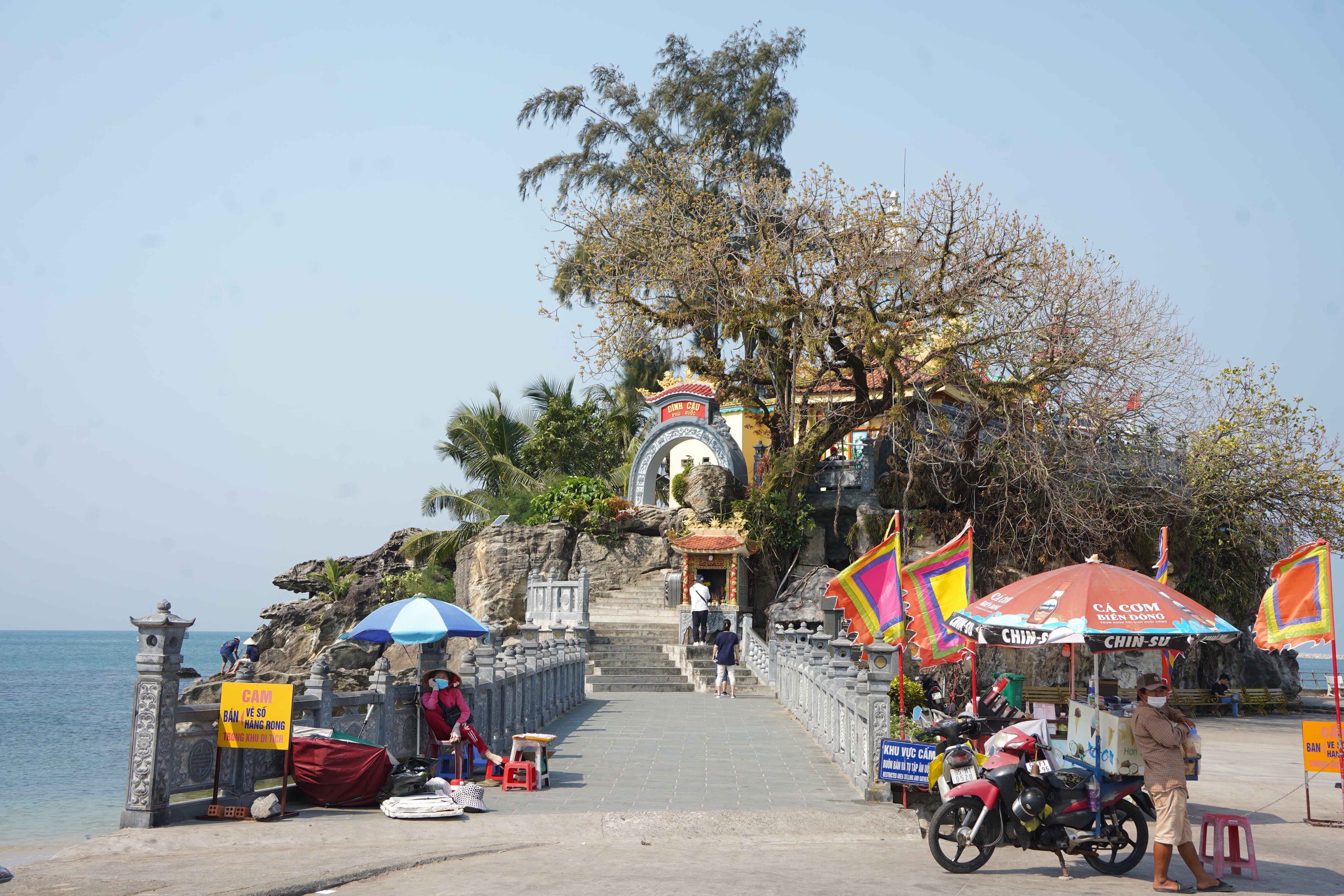 Phu_Quoc_City_Tour_Temple.jpg