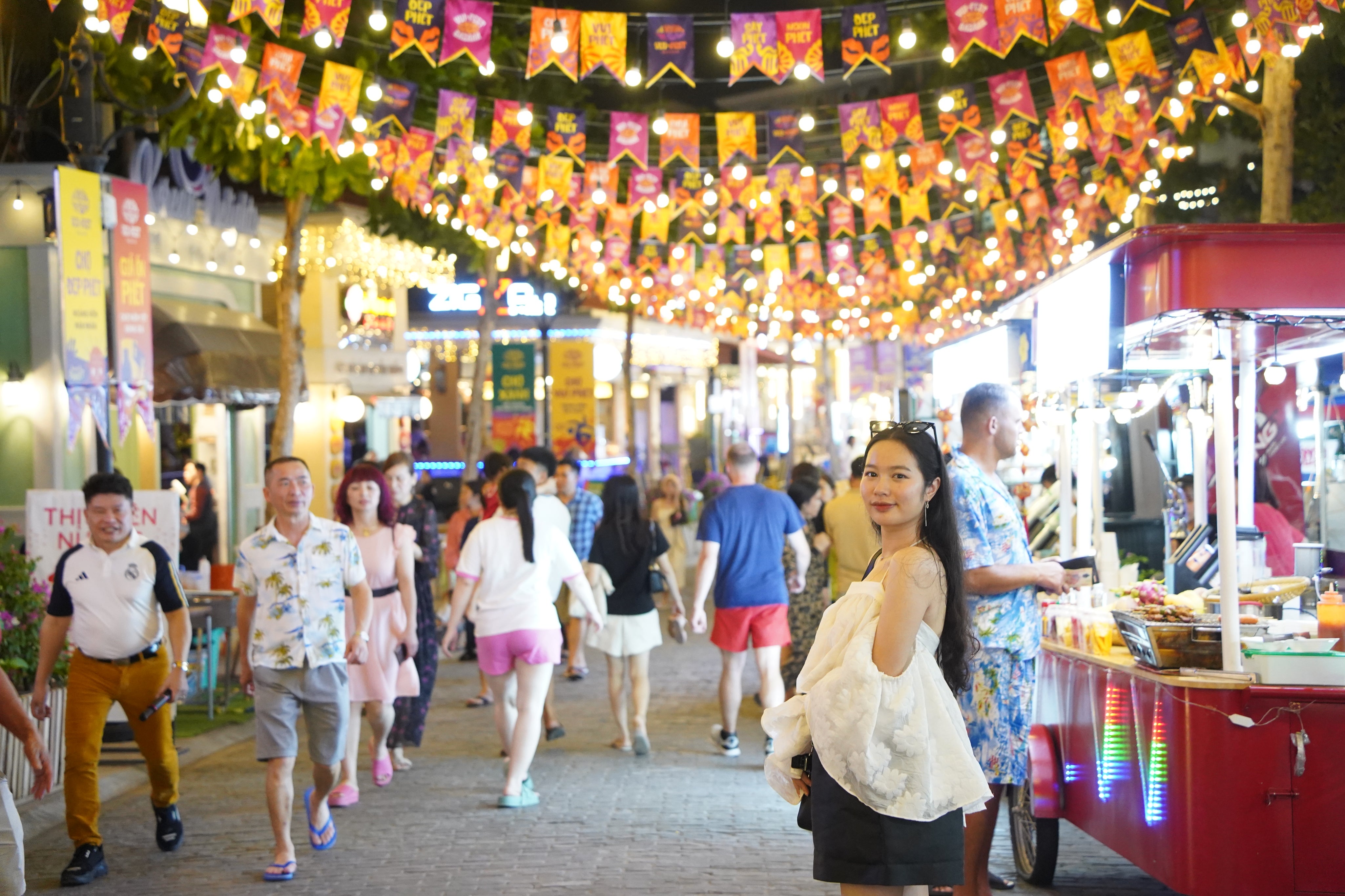 Phu_Quoc_Night_Market.jpg