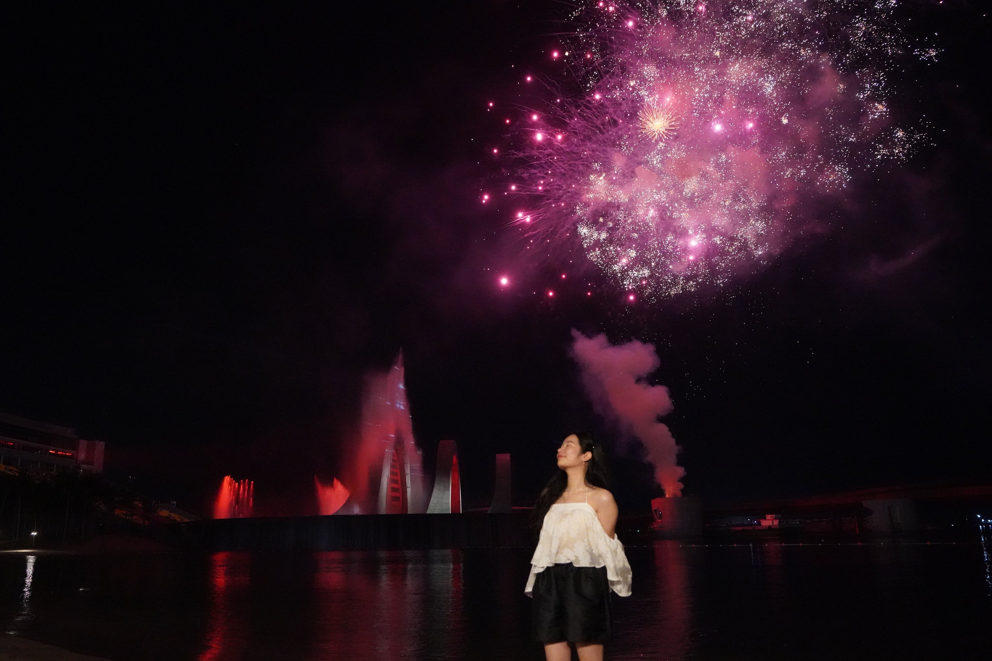 Phu_Quoc_Sunset_Town_Kiss_of_Sea_Fireworks.jpg
