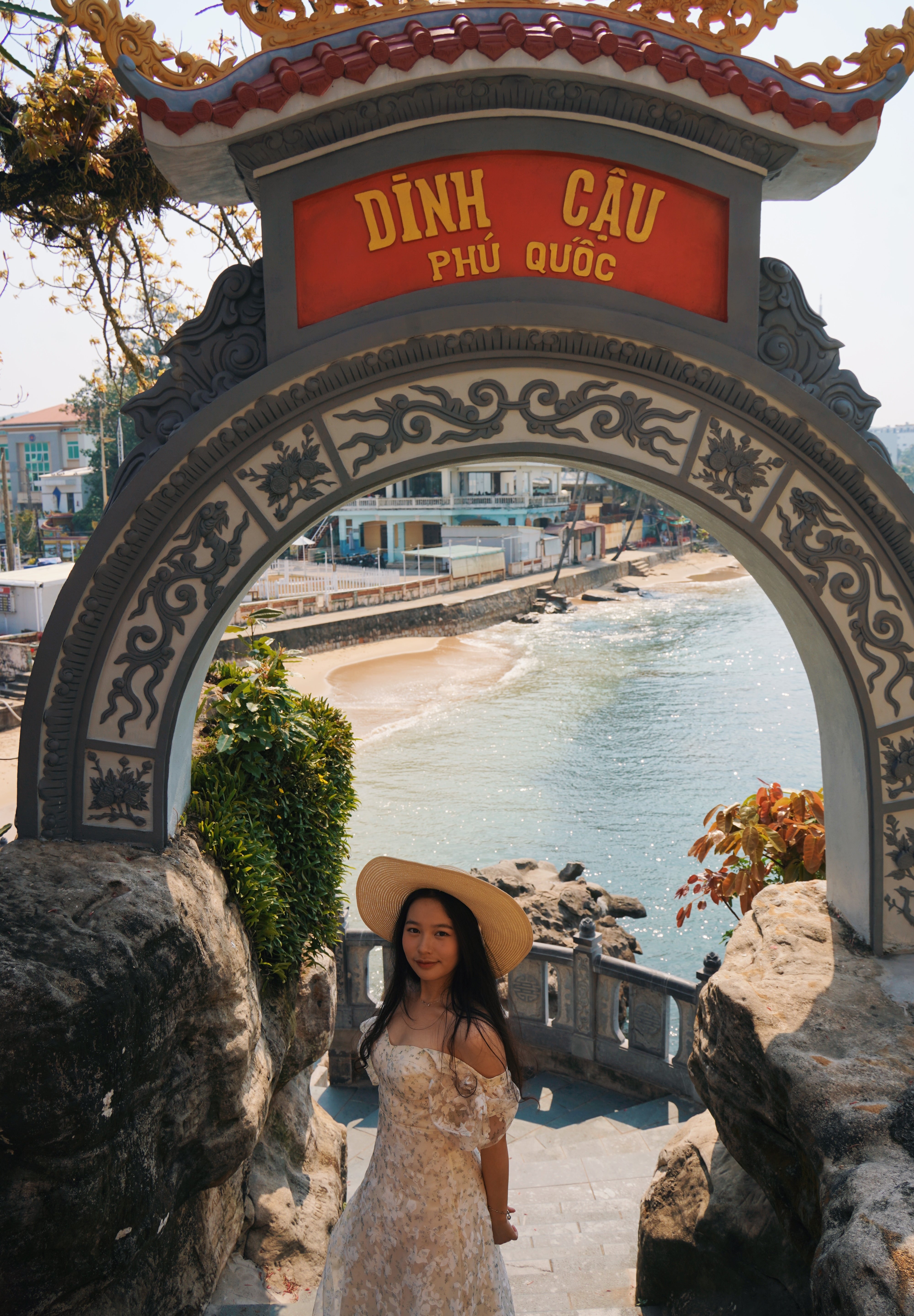 Phu_Quoc_Thao_At_Dinh_Cau_Shrine.jpg