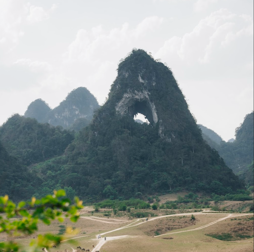 天眼山 - 北越最壯觀的山洞窗景