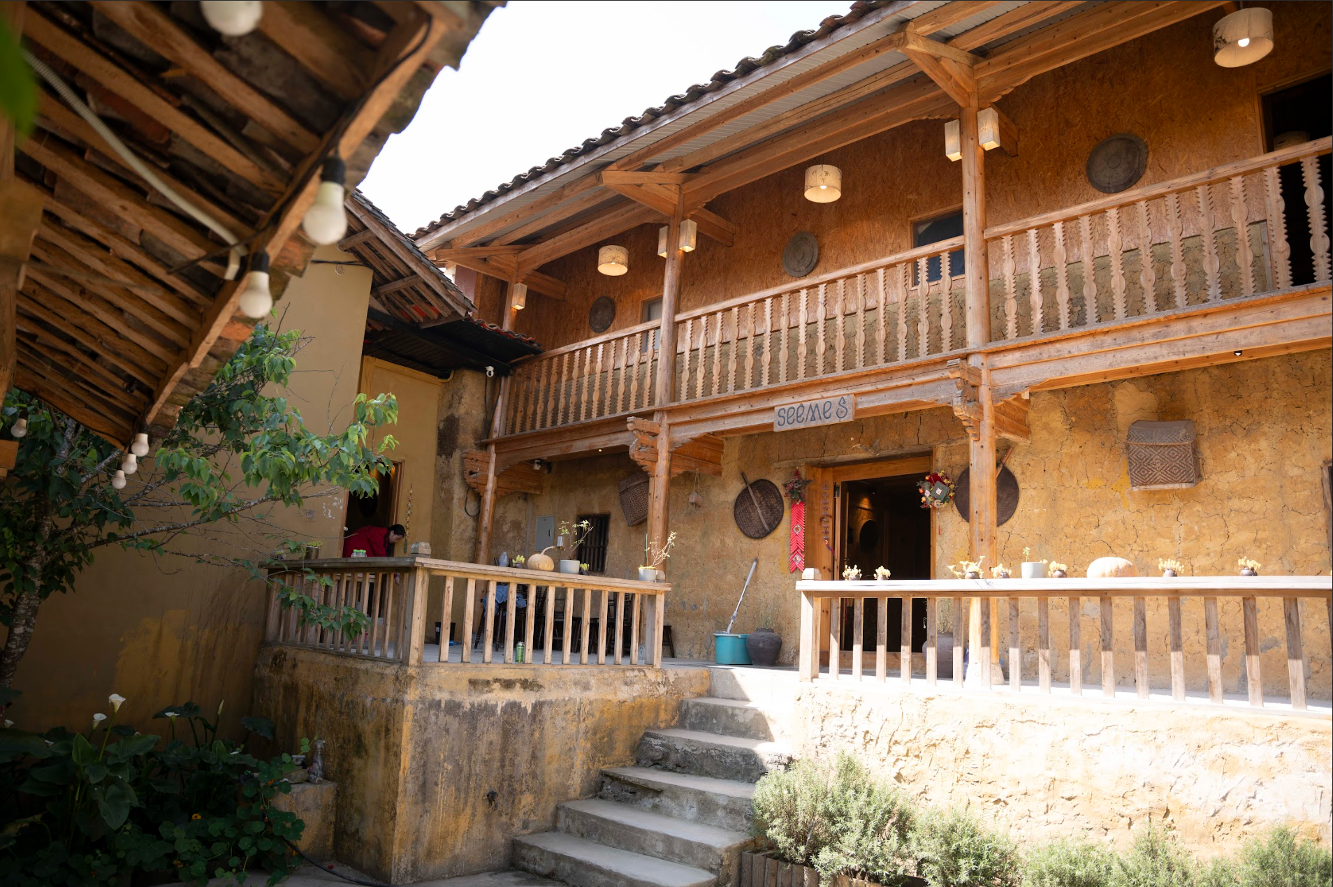 入住羅羅柴少數民族精緻民宿