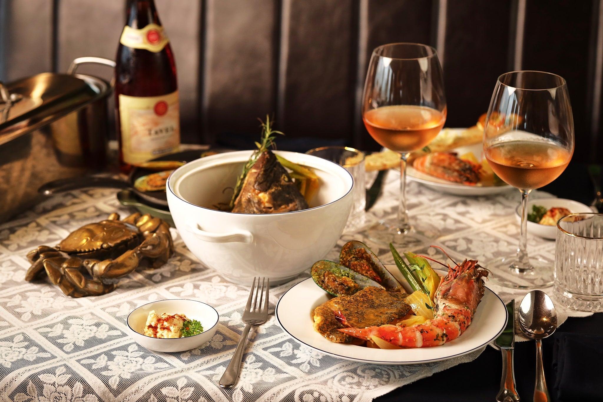 作為越南旅遊的主要城市之一，峴港也是許多台灣遊客安排自由行或峴港跟團的首選地點，現在就讓 Outo 小編為你推薦 11 間我們親訪過後讚不絕口的峴港餐廳，讓你們在安排峴港旅遊時可以大飽口腹之欲，一日三餐不煩惱！現在快拿出手機，將小編介紹的峴港餐廳加入 Google Map ，安排峴港旅遊沒煩惱。