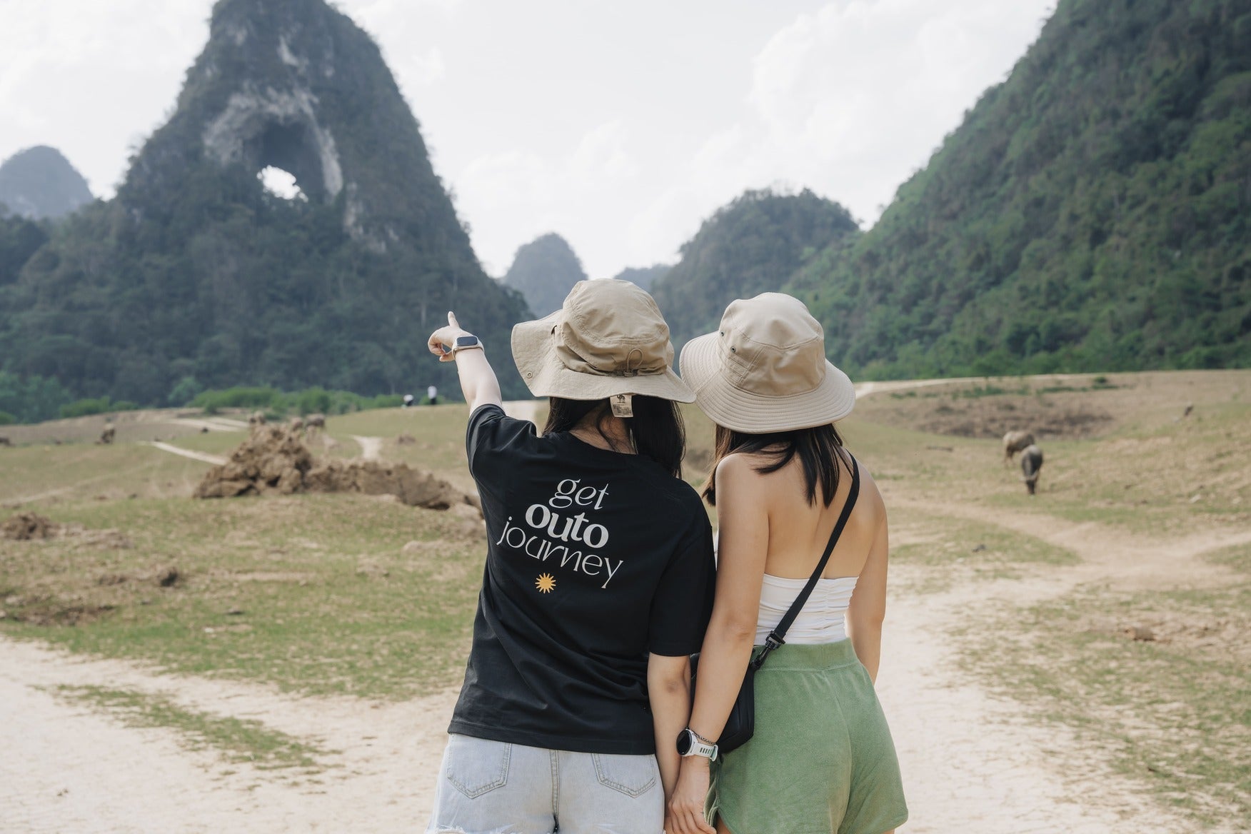 outo奧拓旅遊團隊與遊客