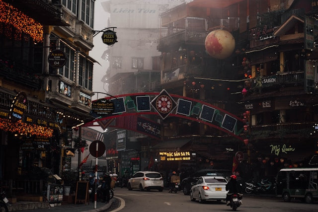 越南河內街頭（Photo by Elric Pxl on Unsplash）