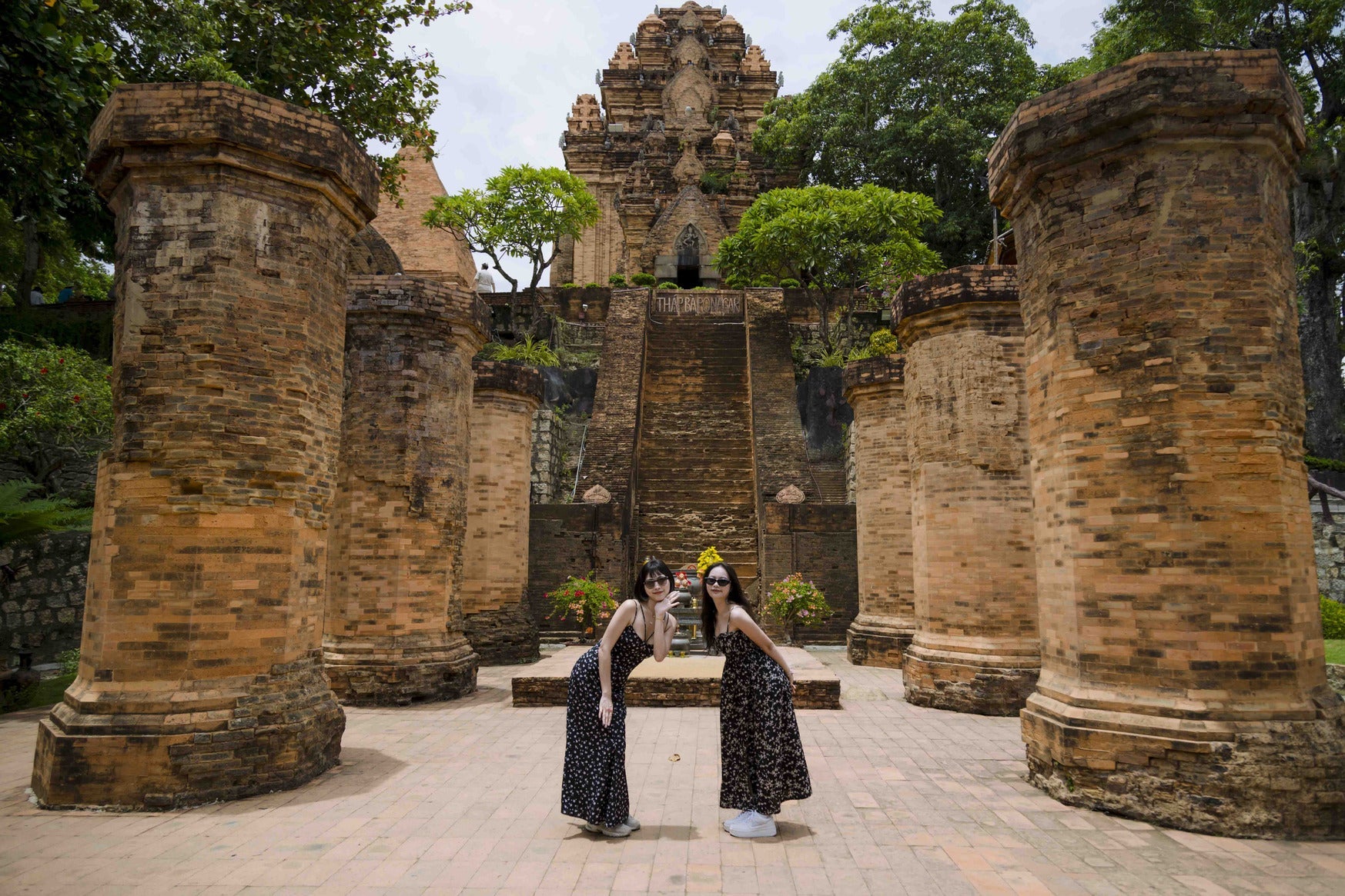 越南芽莊大叻景點遊客合照