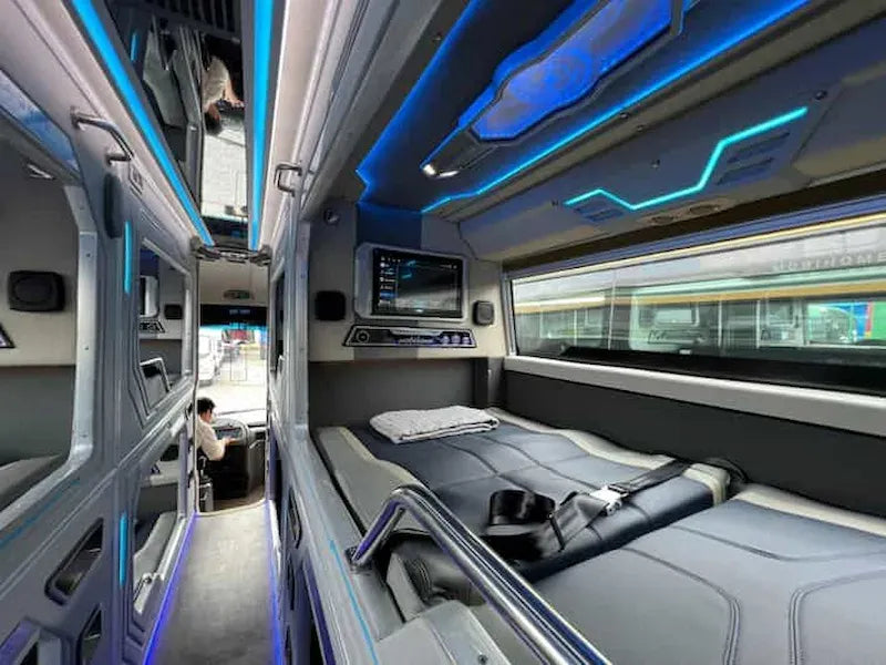 前往河江豪華臥鋪巴士 (21:00 發車，車上含水 &amp; Wifi，中途停靠 1 休息站)