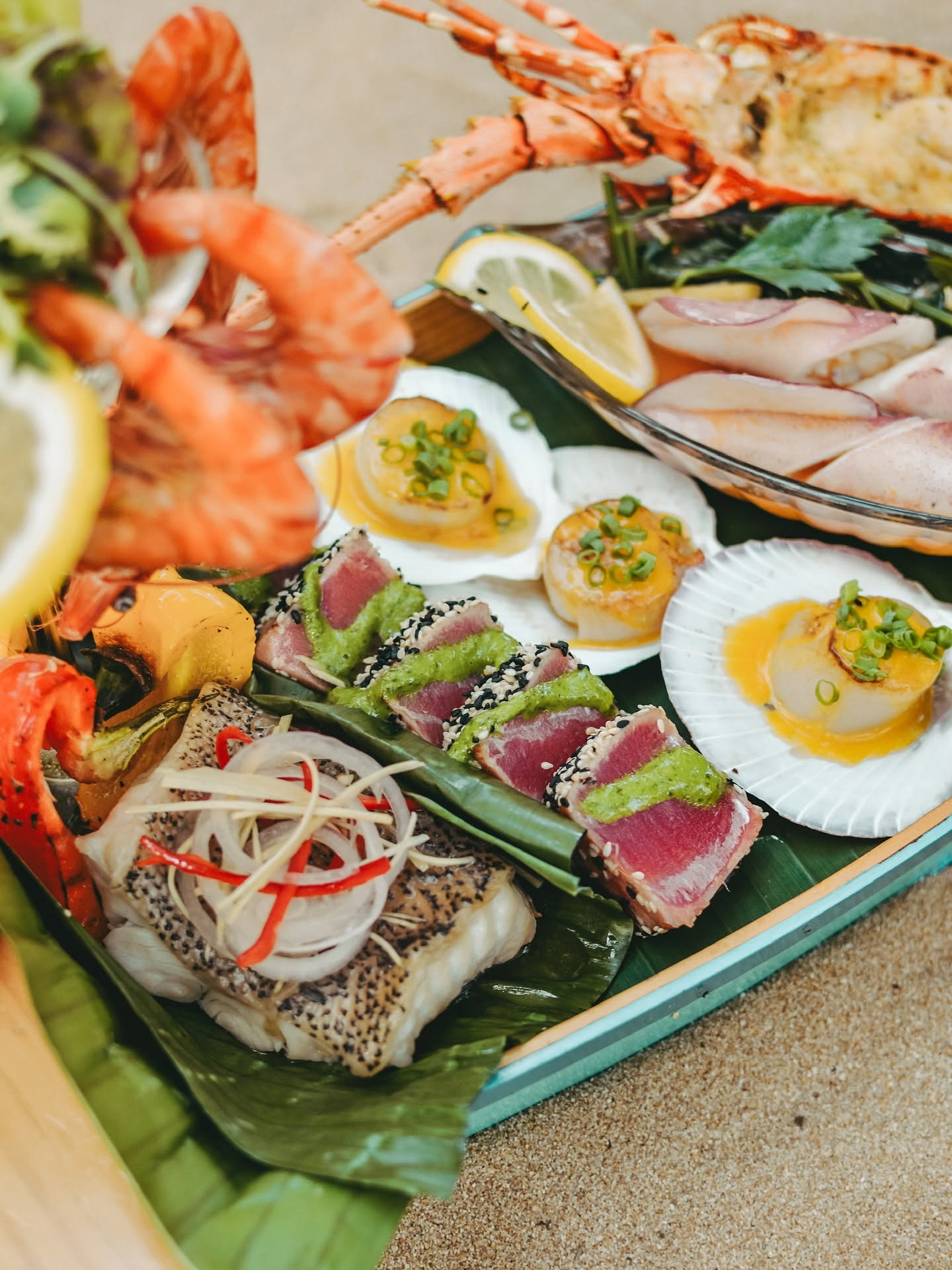享用 Cyan Bar &amp; Sunset Dining 晚餐