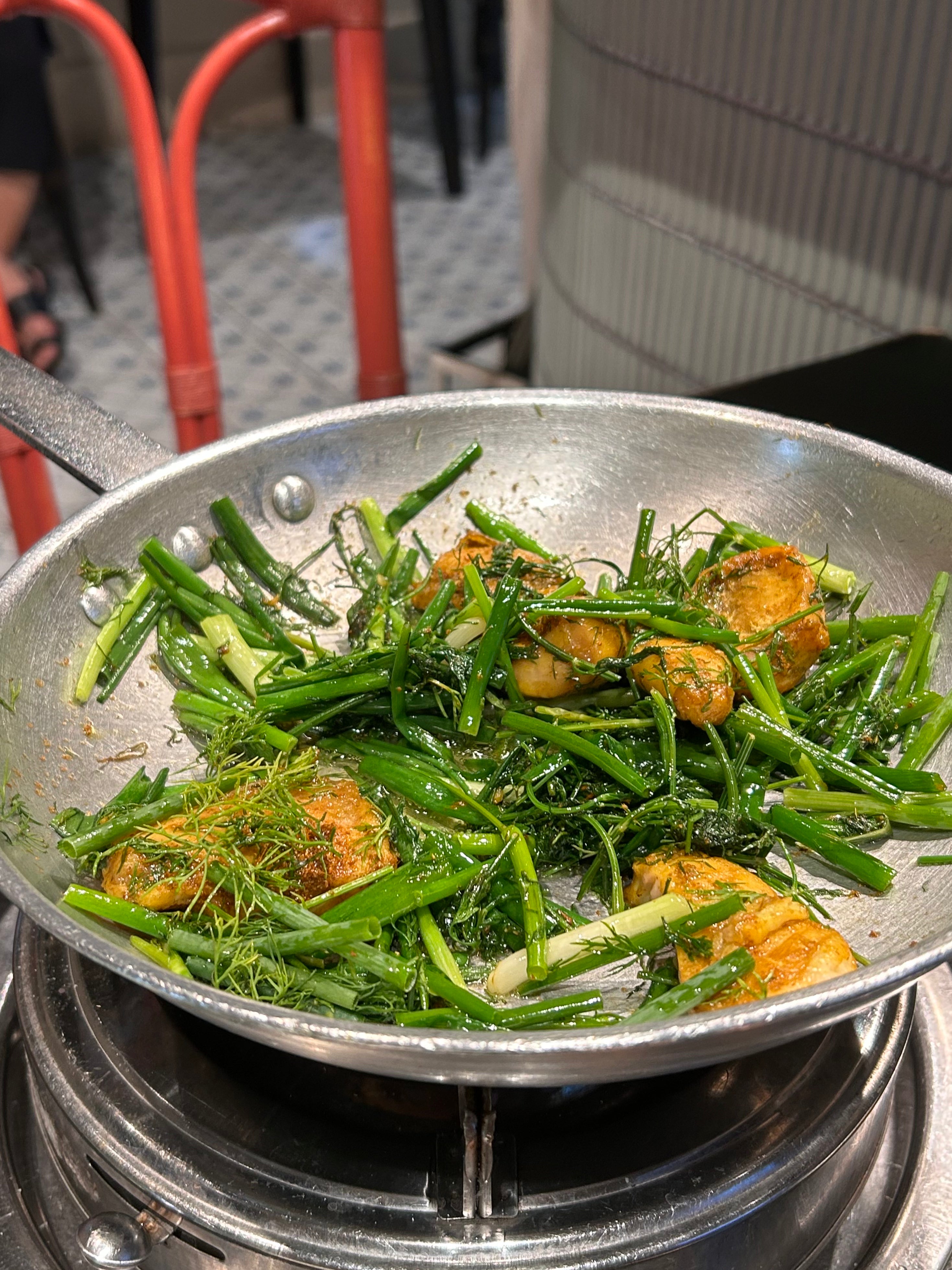 Chả Cá  黃薑醃煎魚塊爆炒茴香青䓤 - 河內在地百年名菜