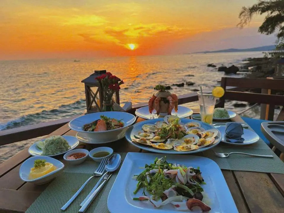 享用 Camia Restaurant 海鮮餐點