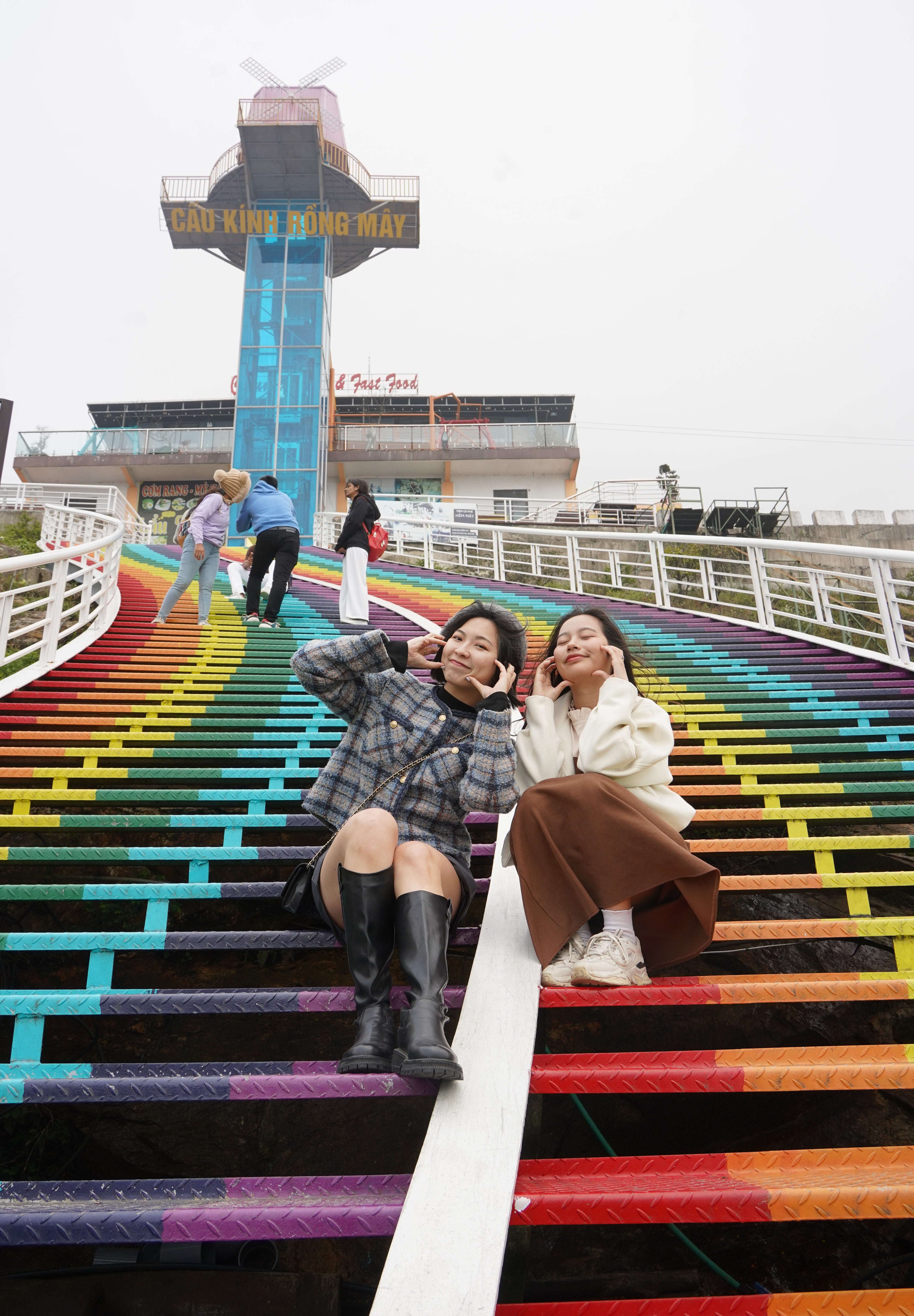 雲龍玻璃橋 - 膽小勿入，東南亞最高最長，俯瞰黃連山脈