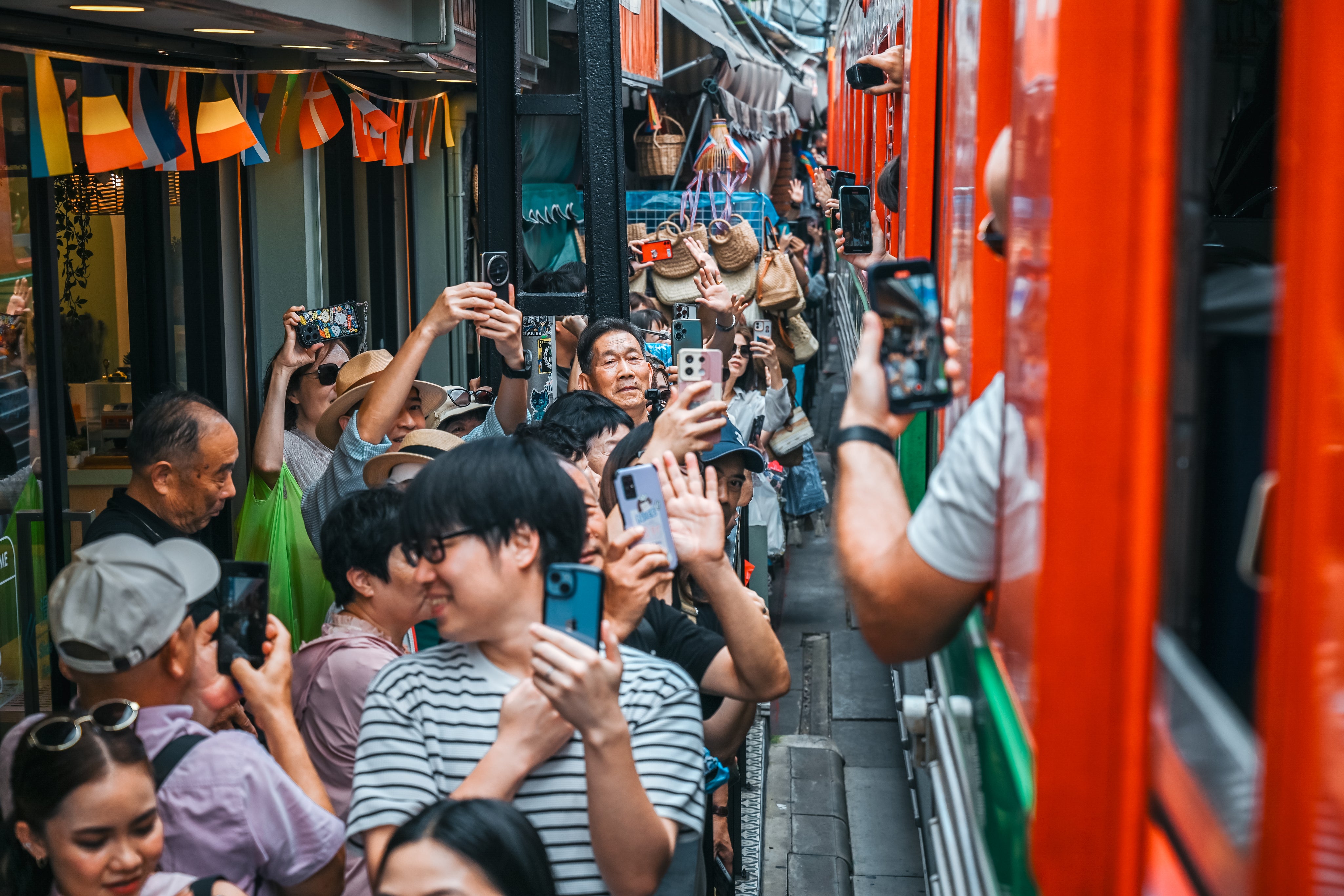 曼谷質感 5 日 Ft.松瓦路潮店＆水上市場＆鄭王廟夜景 - 含稅簽網卡