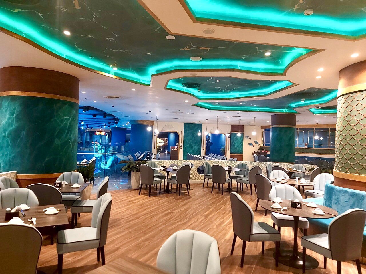 享用海洋館景觀午餐（The Seahorse Restaurant）