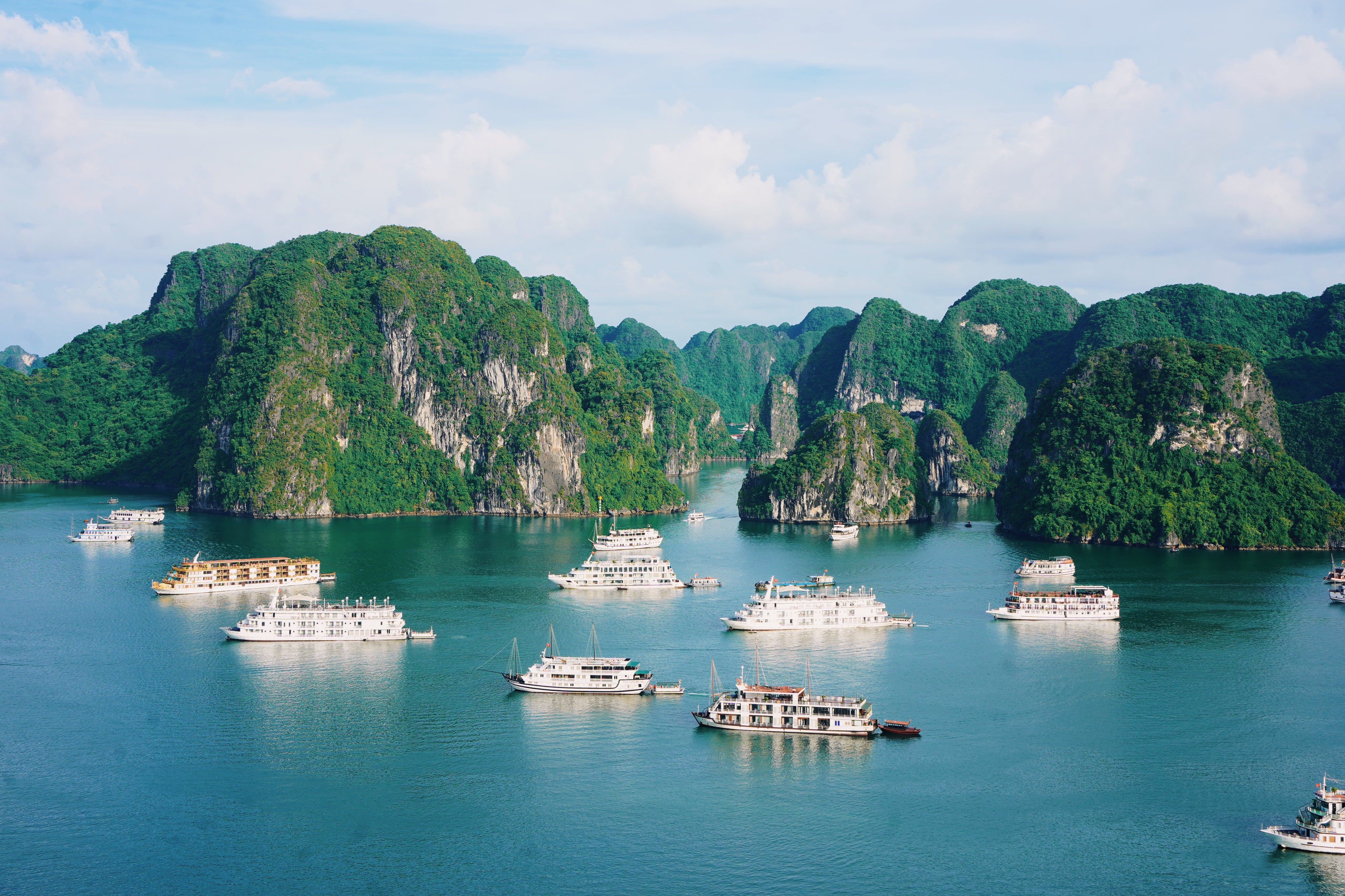 North_Vietnam_Ha_Long_Bay_View_Of_Many_Cruises.jpg