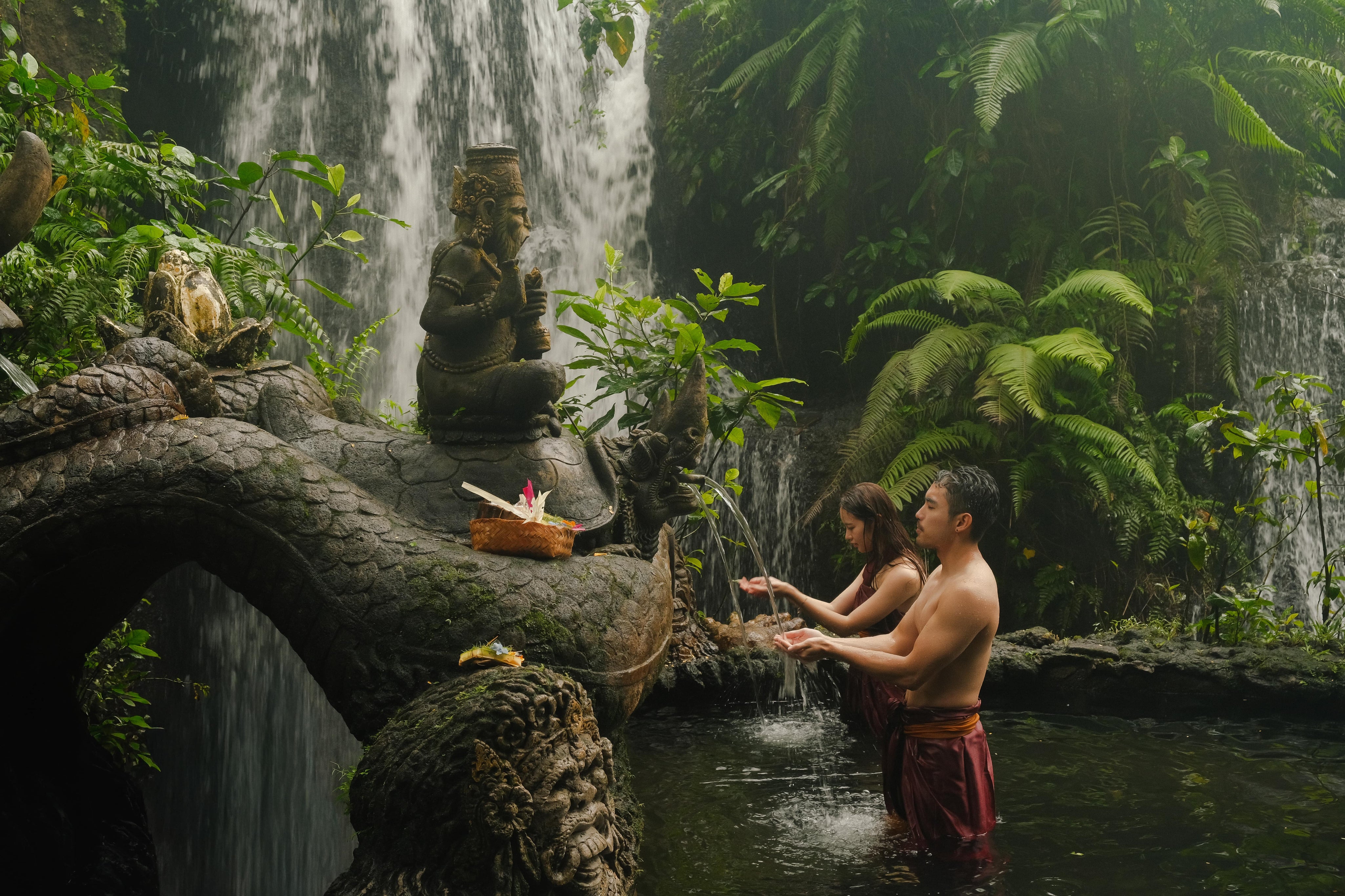 Taman Beji Griya 瀑布聖浴淨化儀式