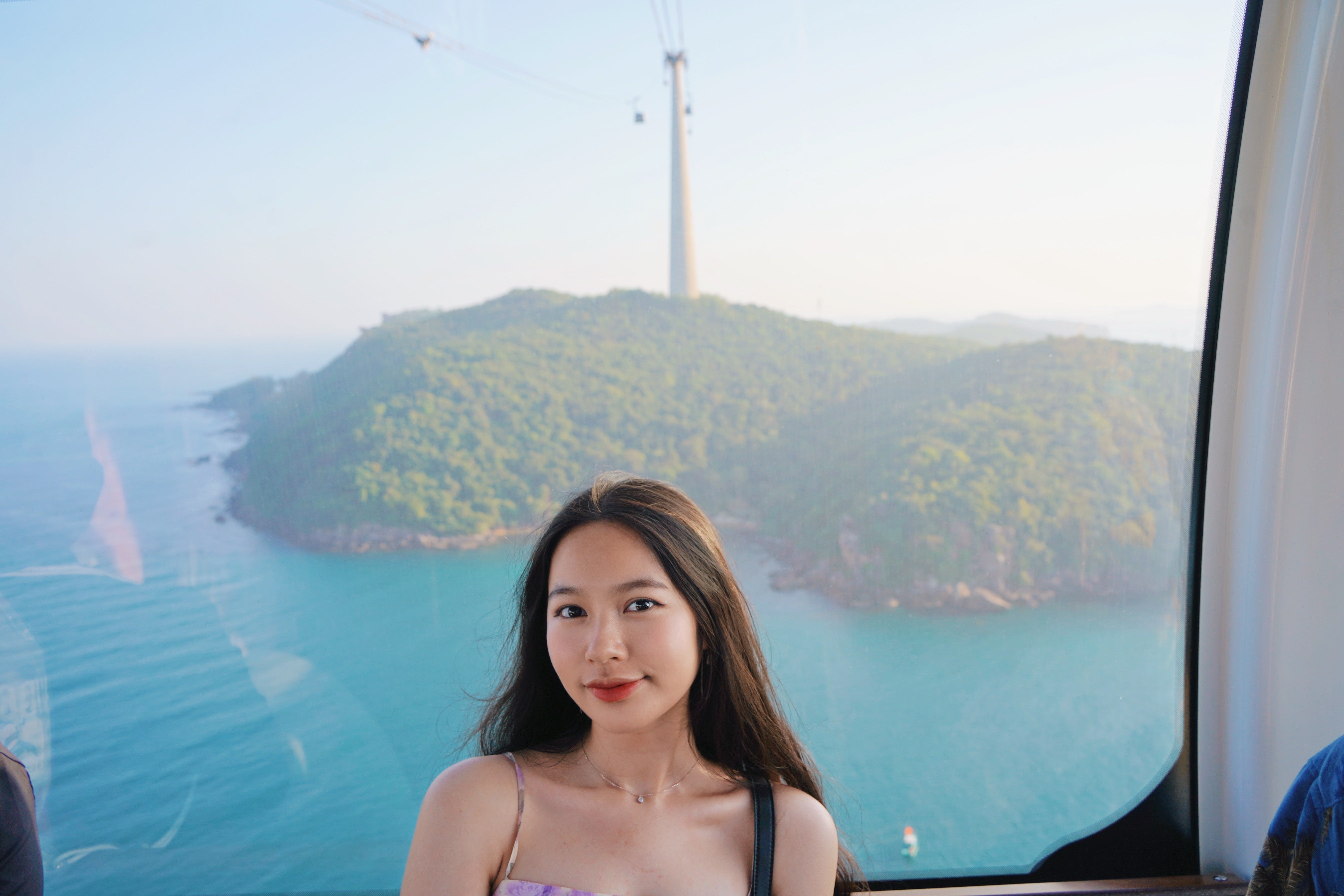 Phu_Quoc_Cable_Car.jpg