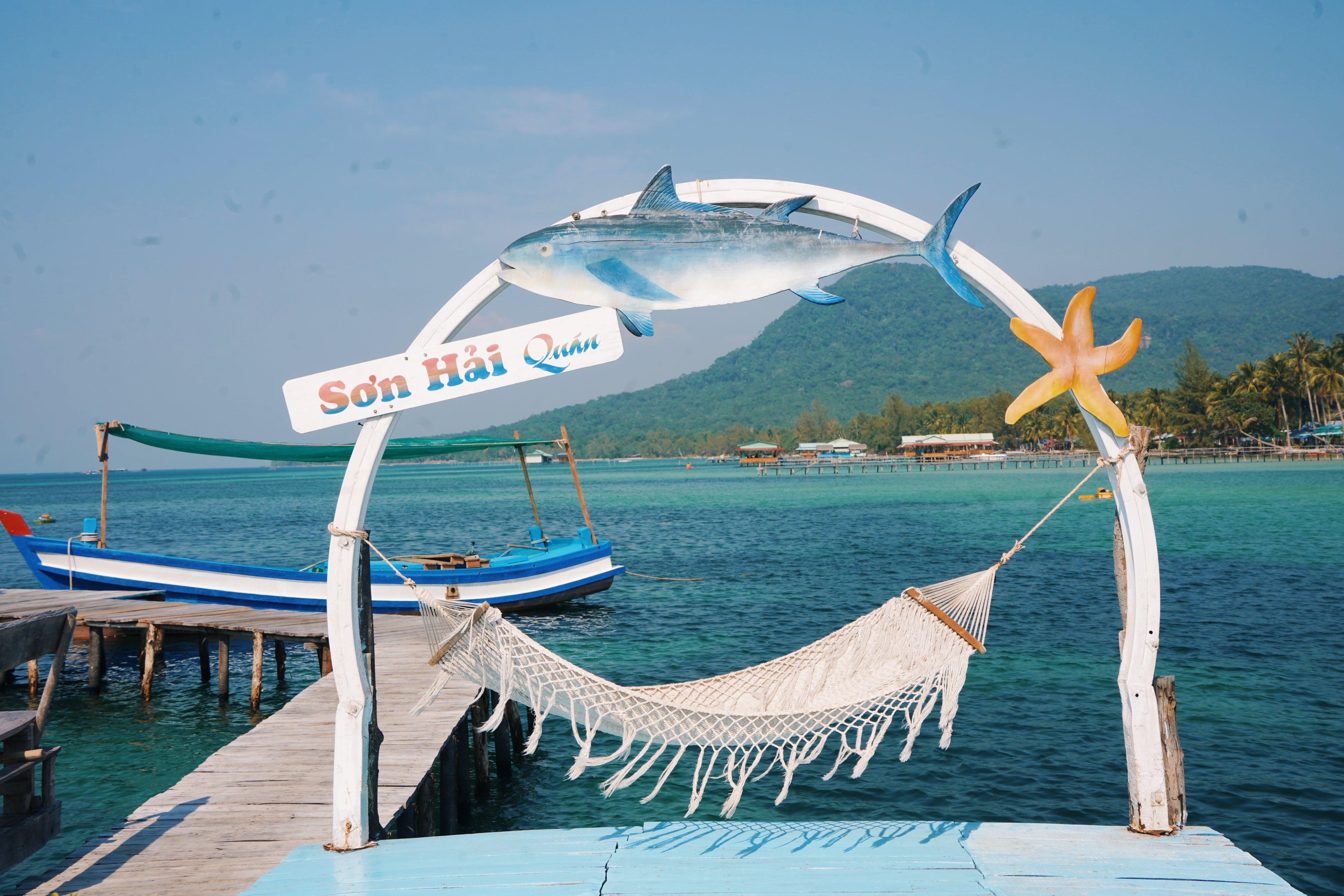 Phu_Quoc_Hammock_by_the_Sea.jpg