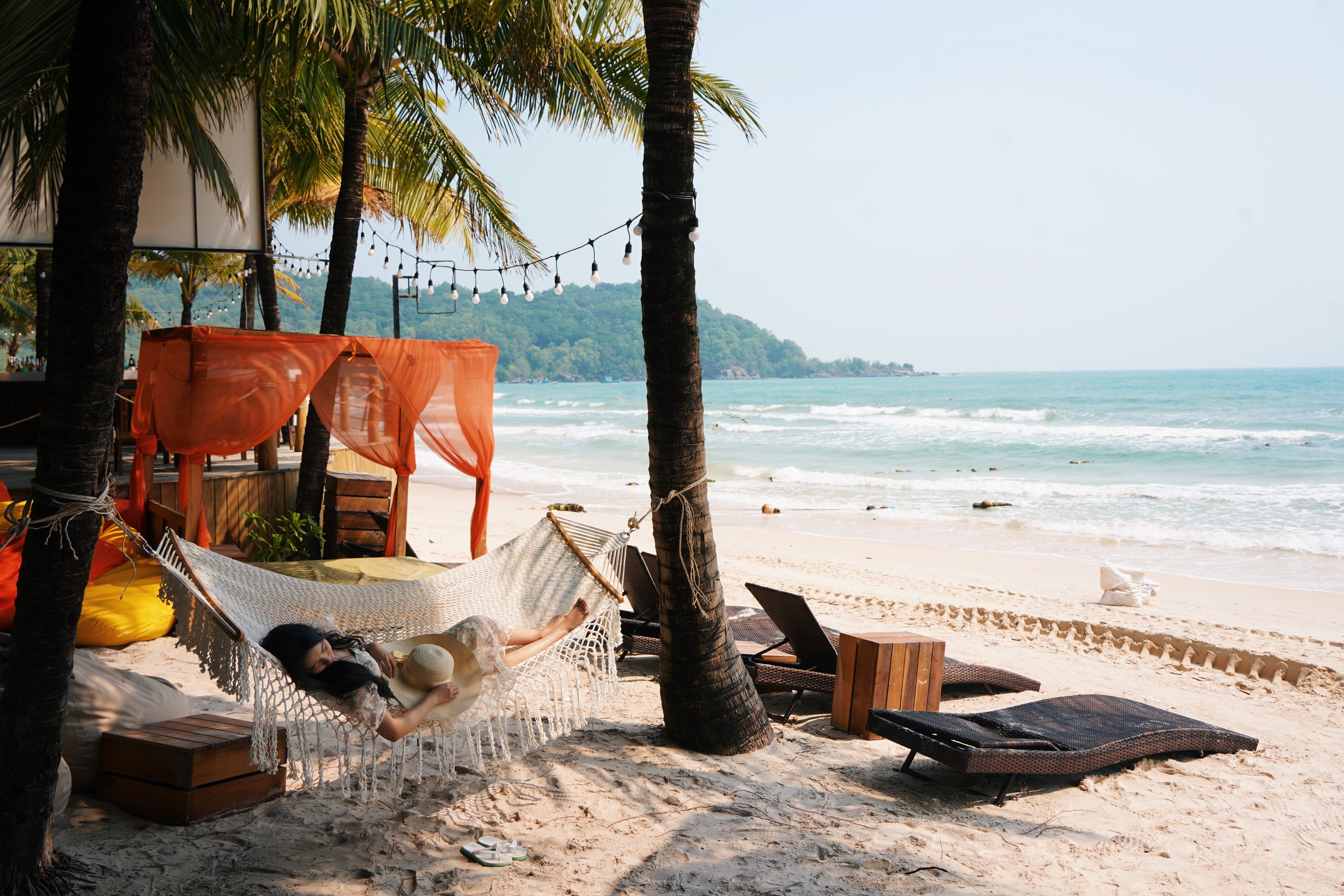 Phu_Quoc_Thao_Chilling_On_The_Beach.jpg